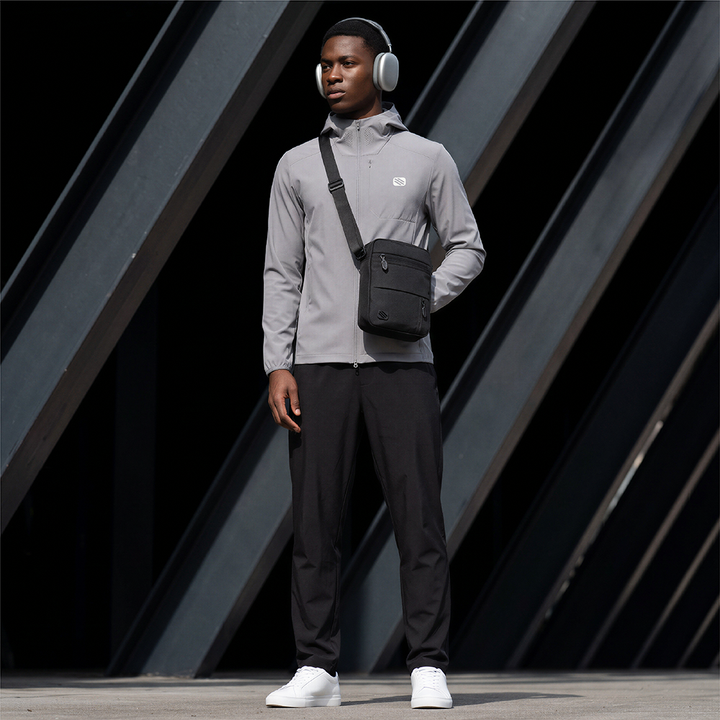 Course Sling Bag in Black